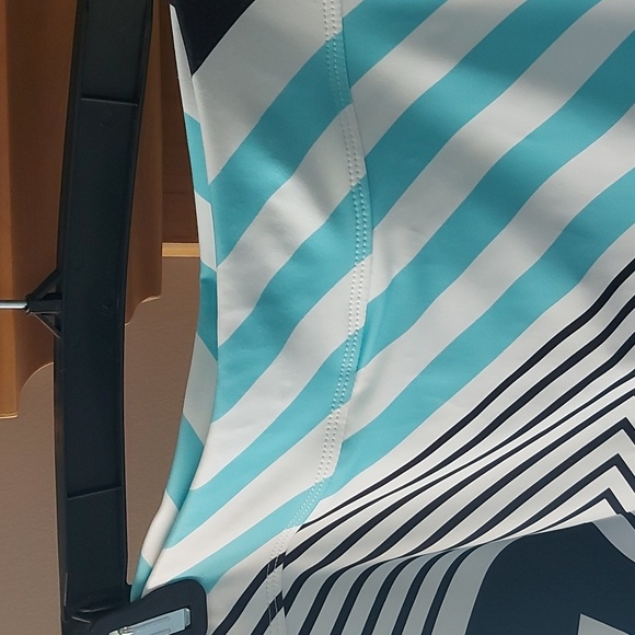 Allie Burke Sport Tennis Skirt. Built-in shorts. Size M. Turquoise Blk Wh geo - Picture 3 of 3